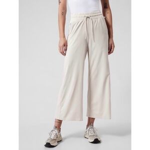 Athleta Avenue Wide Leg Crop Pants in Abalone Wrinkle Wristant Relaxed Fit Cream